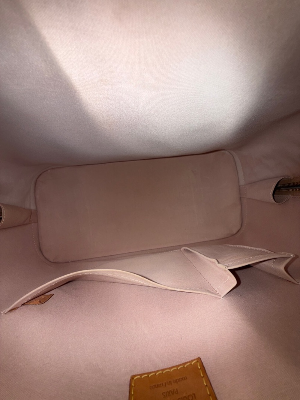 Louis Vuitton Vernis Alma GM Patent Leather bag in Beige - Picture 10 of 13